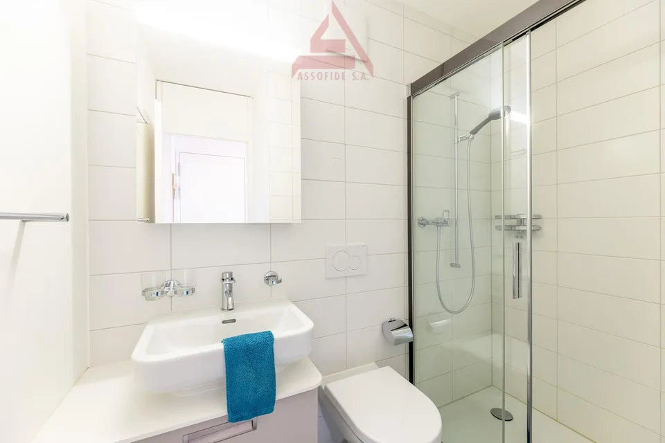 3.5-Zimmer-Wohnung, modern und sonnig / 3.5 locali moderno e luminoso – Foto 10 von 11