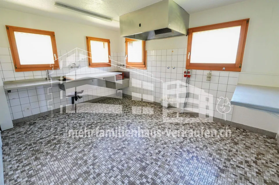 Mehrfamilienhaus mit Nebengebäude – Foto 8 von 13