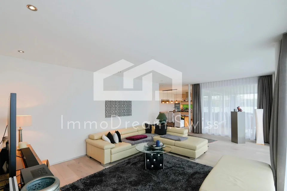 Modern designte, sowie grosszügige 5 Zi. Eigentumswohnung (2 FMH) – photo 3 of 13