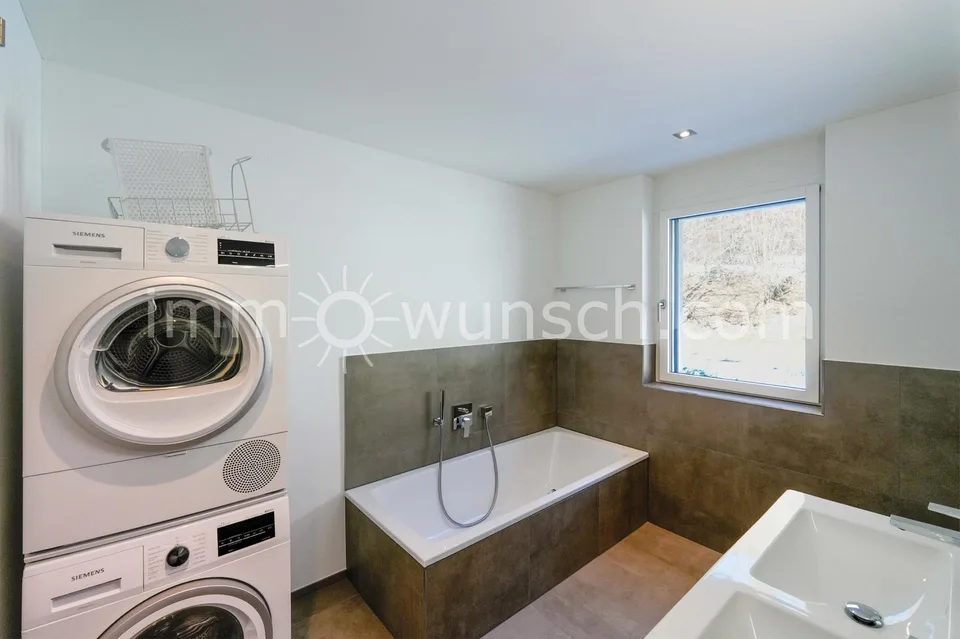 Moderne 3 ½ Zi. EGTW, mit Teil verglastem Balkon - herrlicher Ferns... – Foto 7 von 12