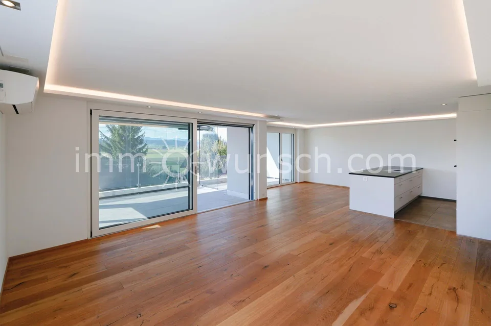 Moderne 3 ½ Zi. EGTW, mit Teil verglastem Balkon - herrlicher Ferns... – Foto 4 von 12