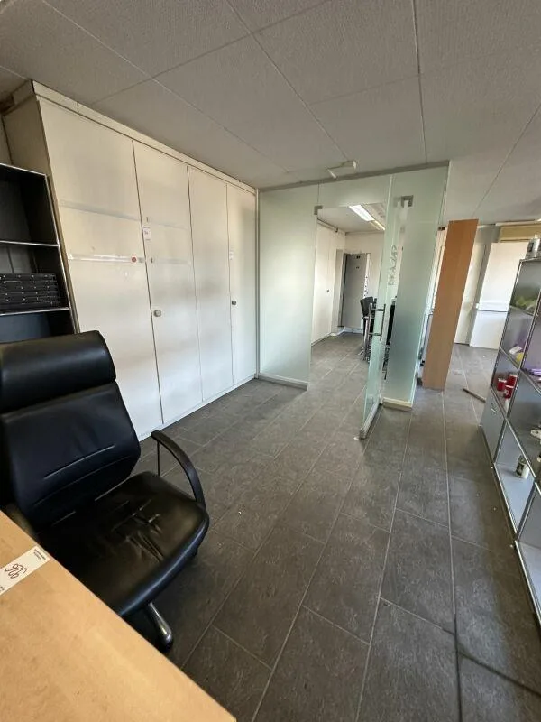 Ebenerdiger Büro- und Besprechungsraum - ideal für Sitzungen und Me... – Foto 3 von 8