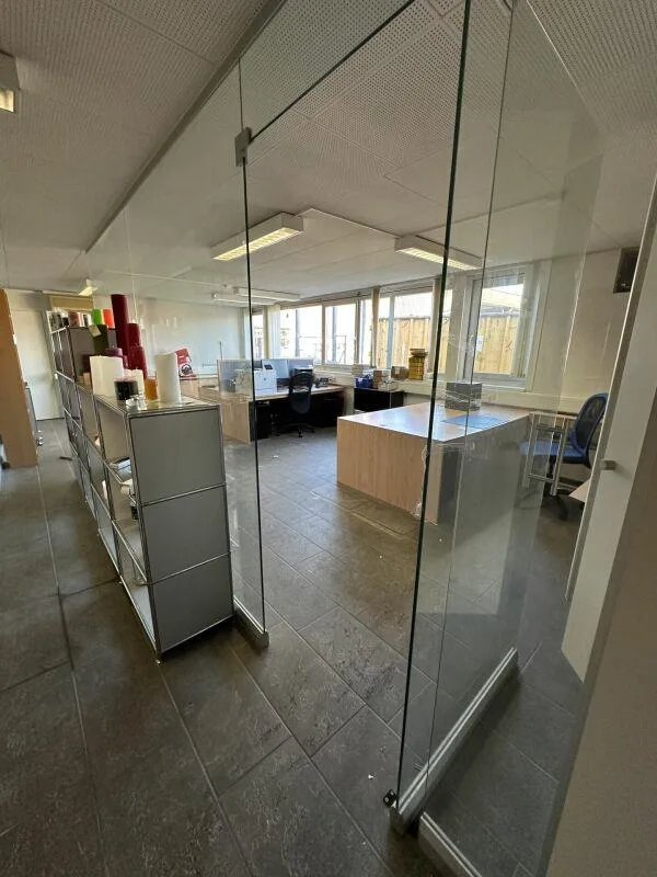 Ebenerdiger Büro- und Besprechungsraum - ideal für Sitzungen und Me... – Foto 2 von 8