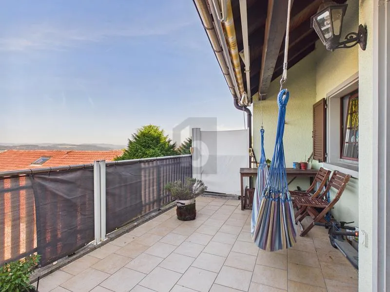 MIT GALERIE, CHEMINÉE UND SONNIGEM BALKON!
