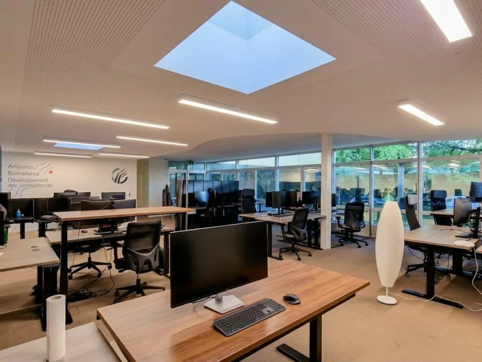 Bureaux clés en main, modernes et lumineux, face au lac. – Foto 2 von 7