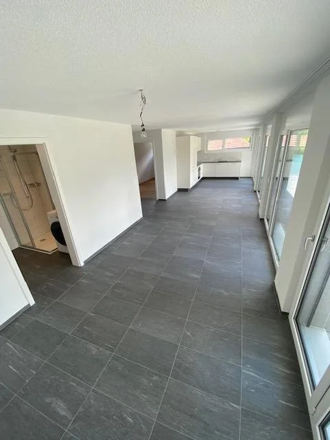 4,5-Zimmerwohnung mit grosser Terrasse und Bergsicht zu vermieten neu
