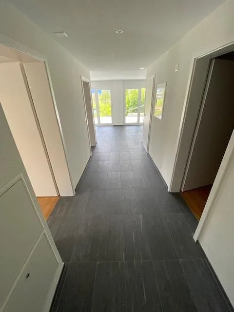 4,5-Zimmerwohnung mit grosser Terrasse und Bergsicht zu vermieten neu