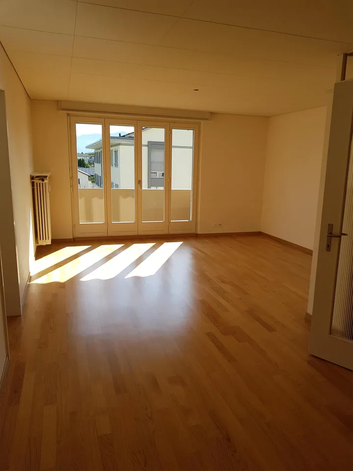 Helle 3.5-Zimmerwohnung mit Balkon – Foto 3 von 7