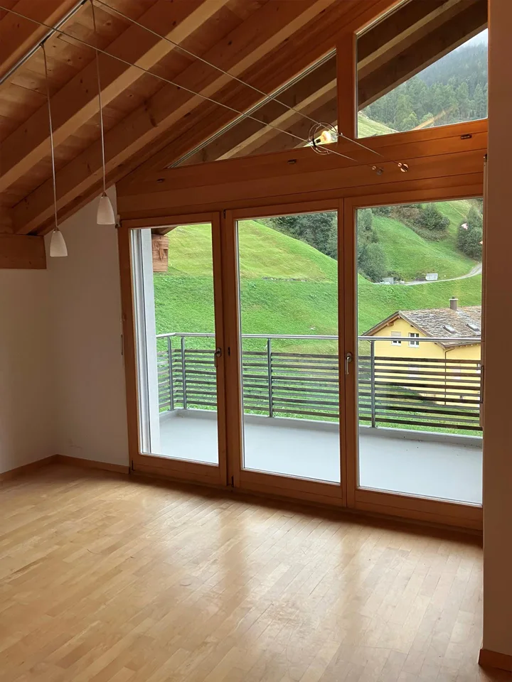 Grosse, helle 2.5-Zimmer-Dachwohnung