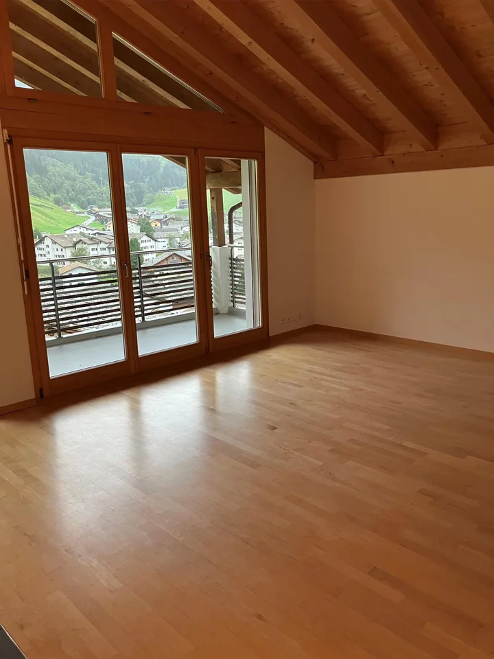 Grosse, helle 2.5-Zimmer-Dachwohnung