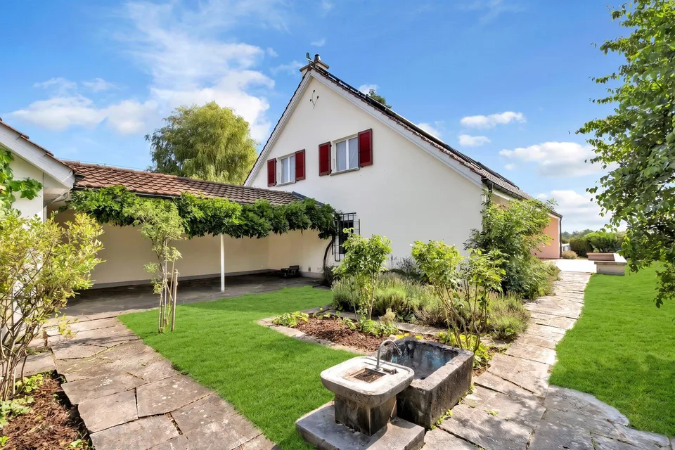 Abitare spazioso con vista panoramica - Residenza familiare con piscina a Frauenkappelen – foto 2 di 13