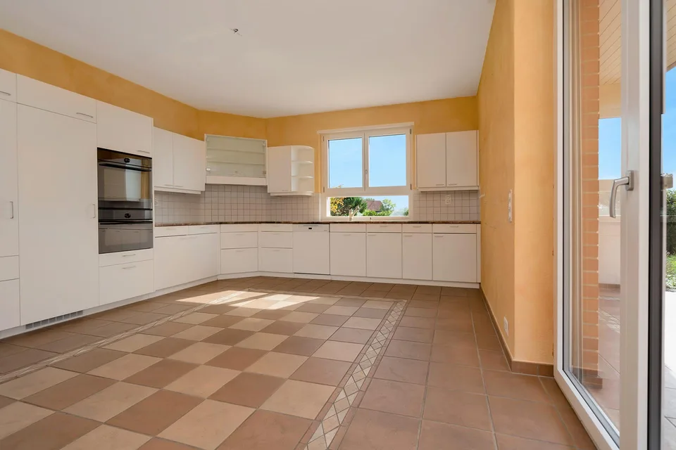 Abitare spazioso con vista panoramica - Residenza familiare con piscina a Frauenkappelen – foto 7 di 13