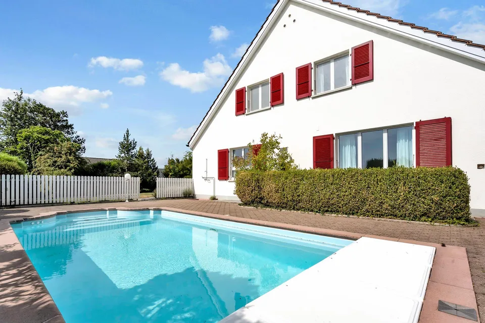 Abitare spazioso con vista panoramica - Residenza familiare con piscina a Frauenkappelen – foto 3 di 13