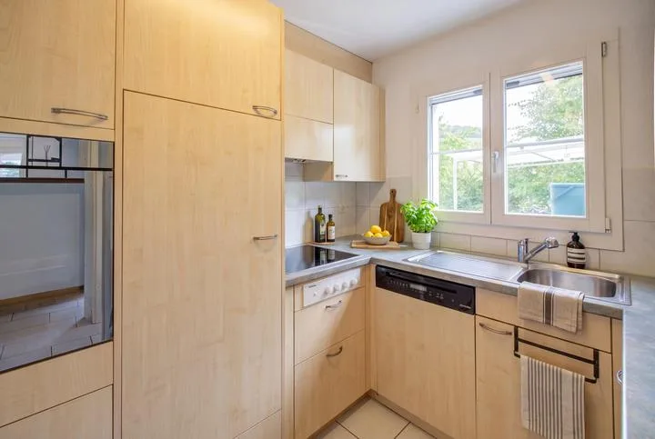 MAISON MITOYENNE D'ANGLE BIEN ENTRETENUE DE 4,5 PIÈCES, AU BORD DE L'AARE À DÖTTINGEN – photo 4 sur 8