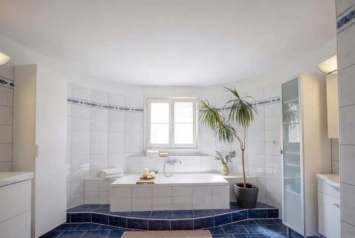 MAISON MITOYENNE D'ANGLE BIEN ENTRETENUE DE 4,5 PIÈCES, AU BORD DE L'AARE À DÖTTINGEN – photo 6 sur 8