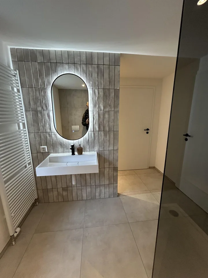 modernes Zuhause mit Einliegerwohnung – Foto 14 von 15