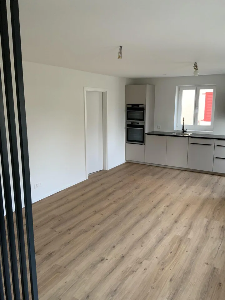 modernes Zuhause mit Einliegerwohnung – Foto 13 von 15