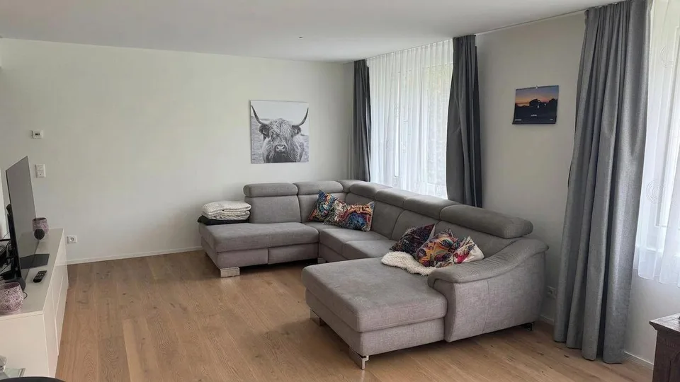 Helle und grosszügige 4.5-Zimmerwohnung mit Sitzplatz in Engelburg