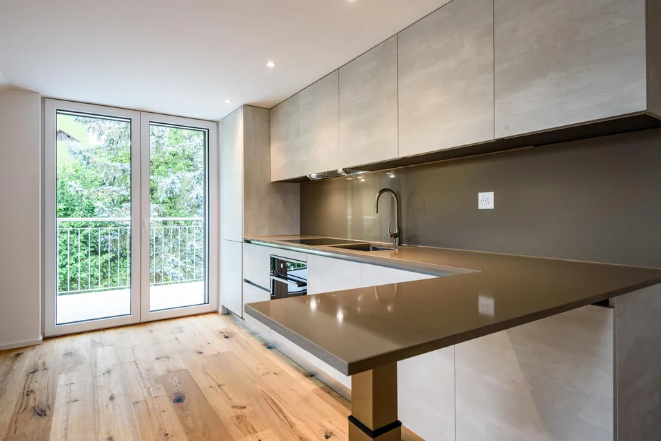 Topmoderne 4.5 Zimmer Wohnung in ruhiger Lage! – Foto 2 von 7
