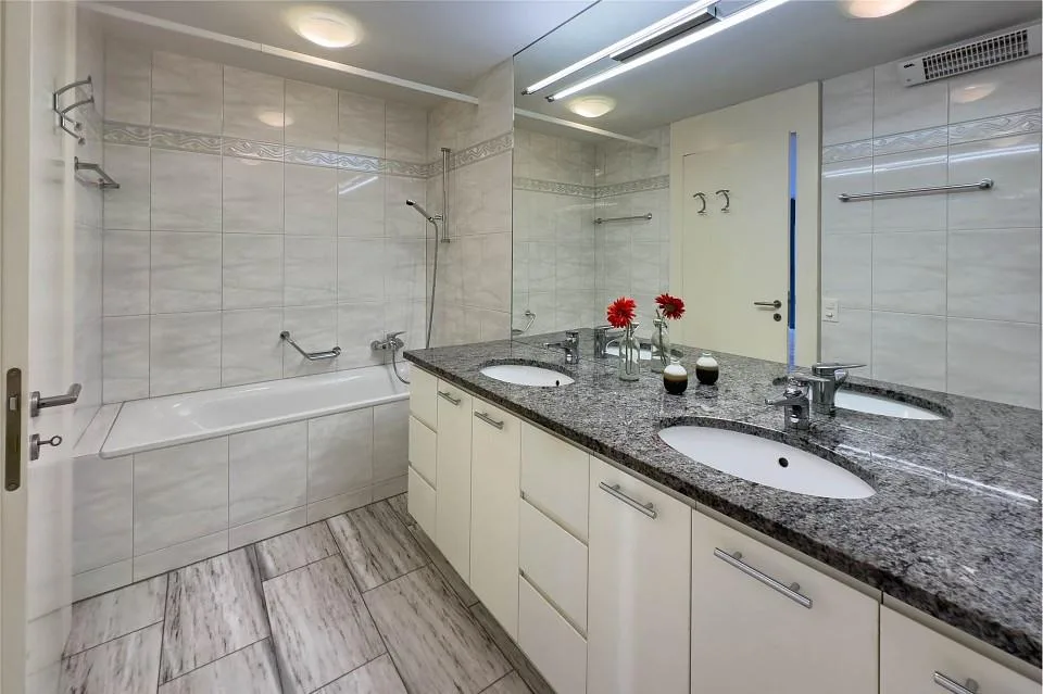 Exklusive 4.5-Zimmerwohnung mit Seesicht – Foto 12 von 13