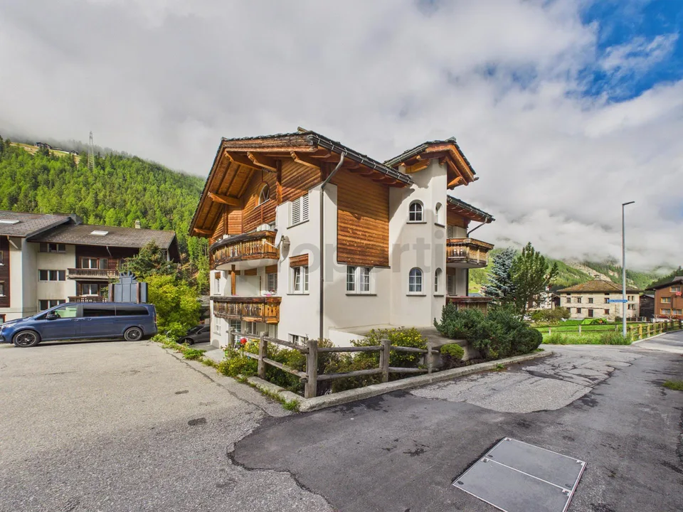 Doppelgarage plus 3 Aussenparkplätze, gemütlicher Kamin und fantast... – Foto 13 von 14