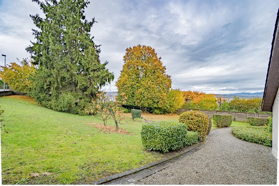 Historisches MFH mit 3 Einheiten und privatem Seepark mit EFH in Ri... – photo 8 of 13