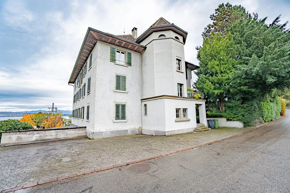 Historisches MFH mit 3 Einheiten und privatem Seepark mit EFH in Ri... – photo 9 of 13