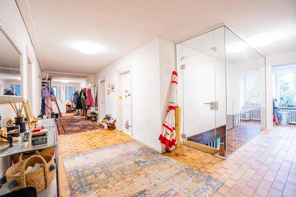 Historisches MFH mit 3 Einheiten und privatem Seepark mit EFH in Ri... – photo 13 of 13