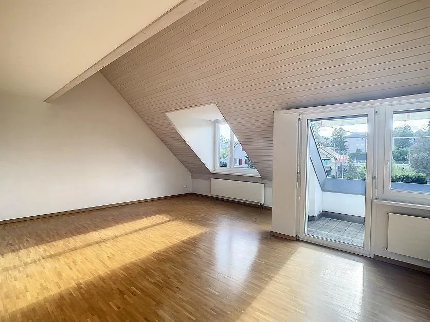 Bright and spacious 3.5-room attic apartment in Oberglatt – photo 6 of 8