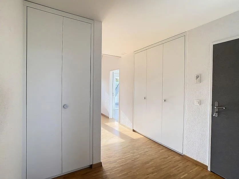 Bright and spacious 3.5-room attic apartment in Oberglatt – photo 4 of 8
