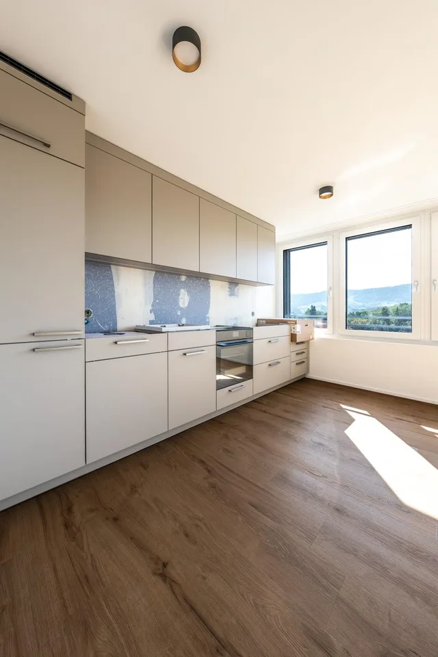 3.5-Zimmer-Wohnung - sonnig, grosszügig und mit Weitblick / 2.2 – Foto 10 von 13