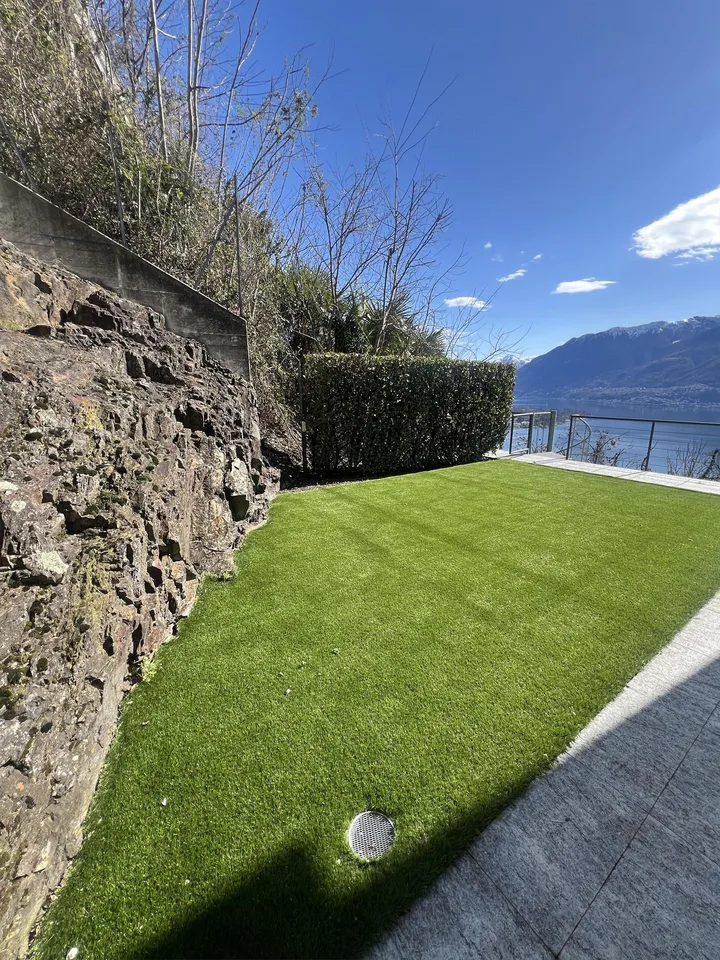 Splendida villa con magnifica vista a Ronco s/Ascona – foto 2 di 11