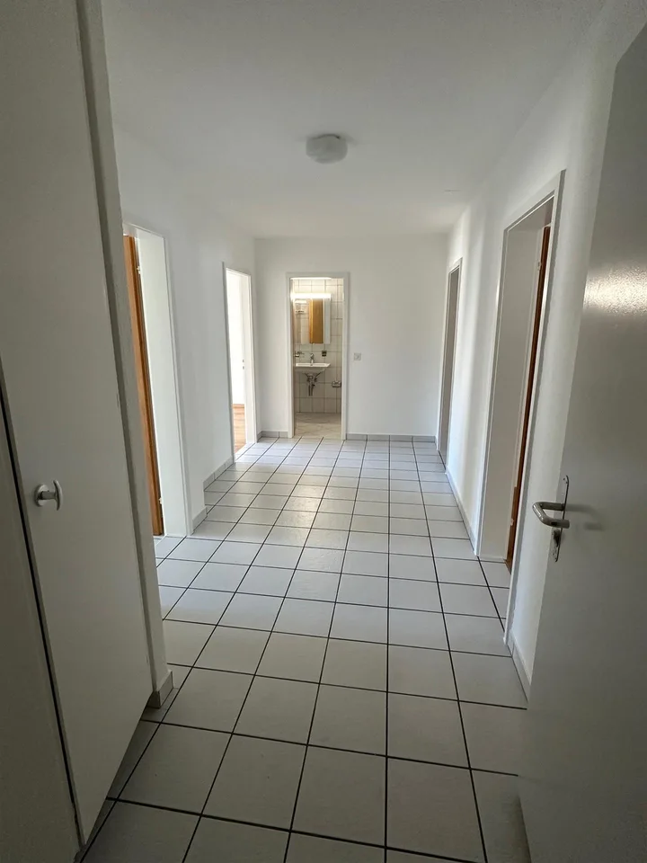 Helle 3.5 Zimmer Wohnung in Zentrum von Domat/Ems