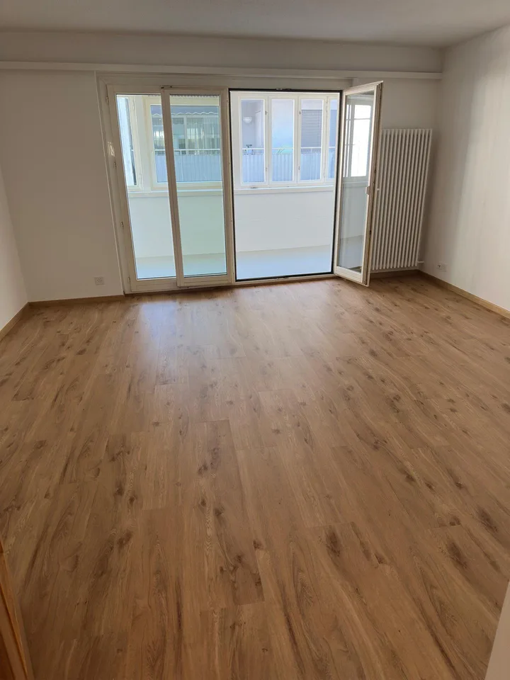 Helle 3.5 Zimmer Wohnung in Zentrum von Domat/Ems