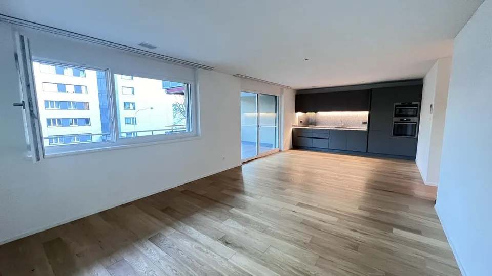 Grosszügige und sonnige Wohnung mit grossem Balkon (18m2) – photo 2 of 13