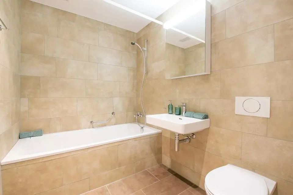 Grosszügige und sonnige Wohnung mit grossem Balkon (18m2) – photo 9 of 13