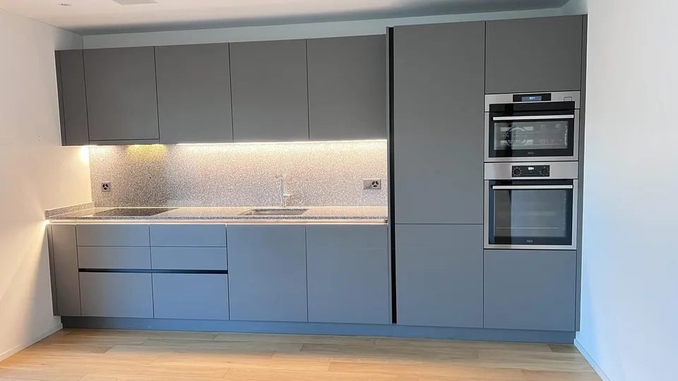 Grosszügige und sonnige Wohnung mit grossem Balkon (18m2) – photo 3 of 13