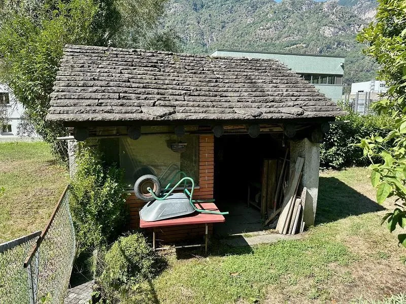 3-Familienhaus mit grossem Garten und Baulandparzelle / casa con tr... – foto 17 di 28
