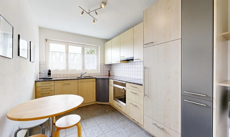 Casa unifamiliare con giardino spazioso e area di soggiorno coperta – foto 5 di 11