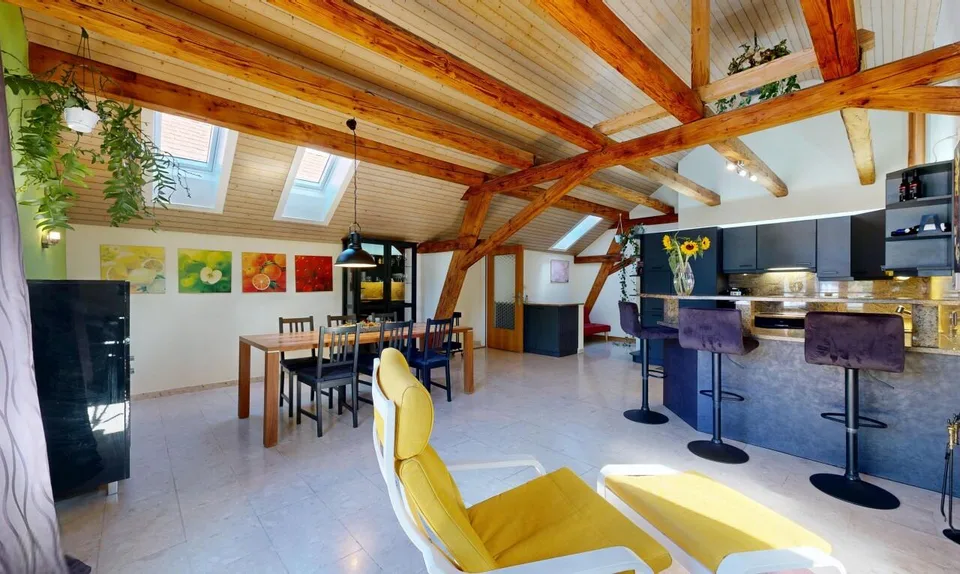Unique attic apartment with fireplace and visible beams – photo 2 of 11