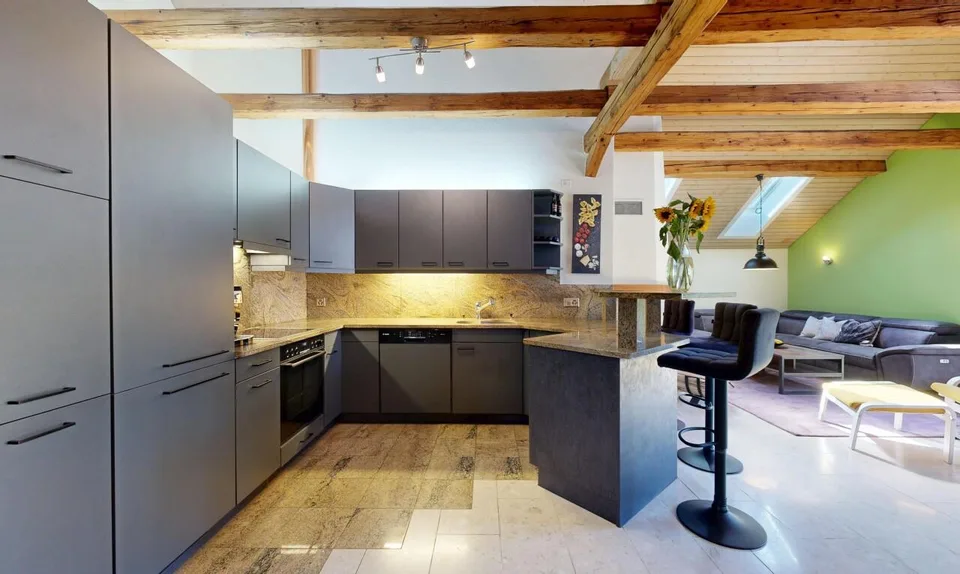 Unique attic apartment with fireplace and visible beams – photo 4 of 11