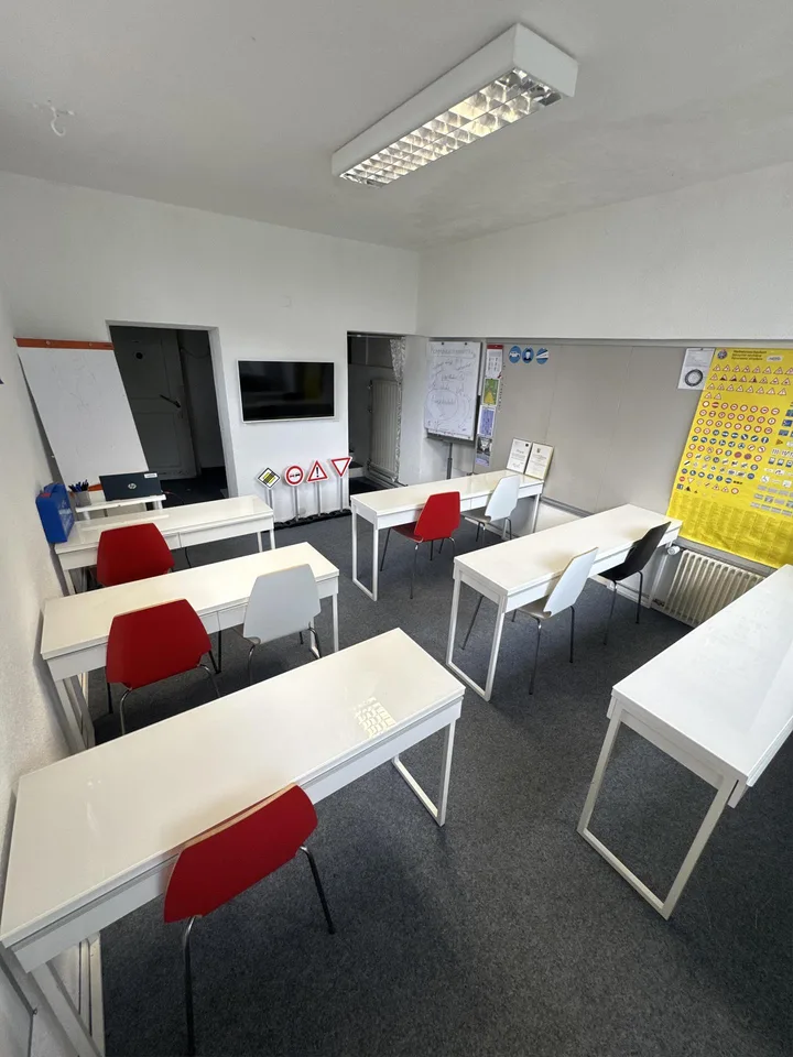 EFH 7 Zimmer WHG + Laden/Büro