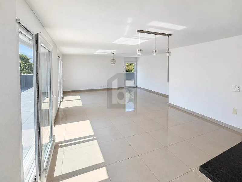 ECCEZIONALE CON UNA GRANDE TERRAZZA – foto 2 di 15