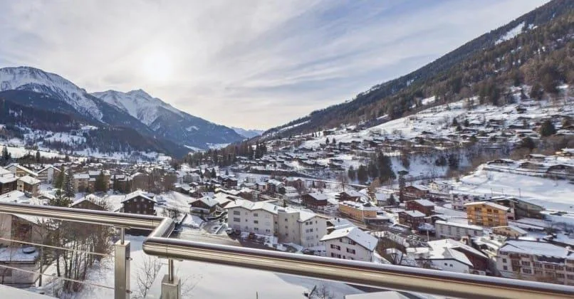 3-Zimmer-Attikawohnung mit Bergsicht in Fiesch kaufen – foto 2 di 13