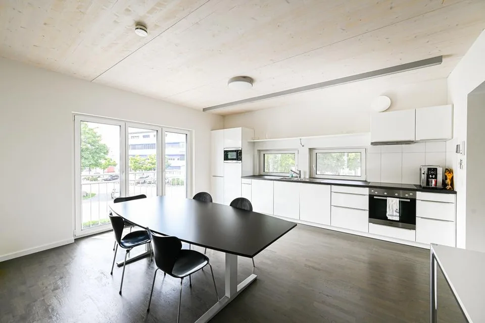 Moderne Gewerbeliegenschaft an verkehrsgünstiger Lage – foto 5 di 7