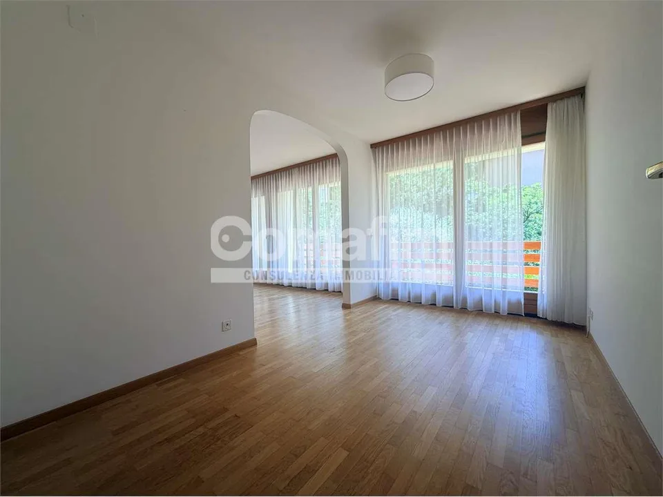 Spaziosa casa bifamiliare con giardino in zona tranquilla a Cadro – Foto 10 von 13