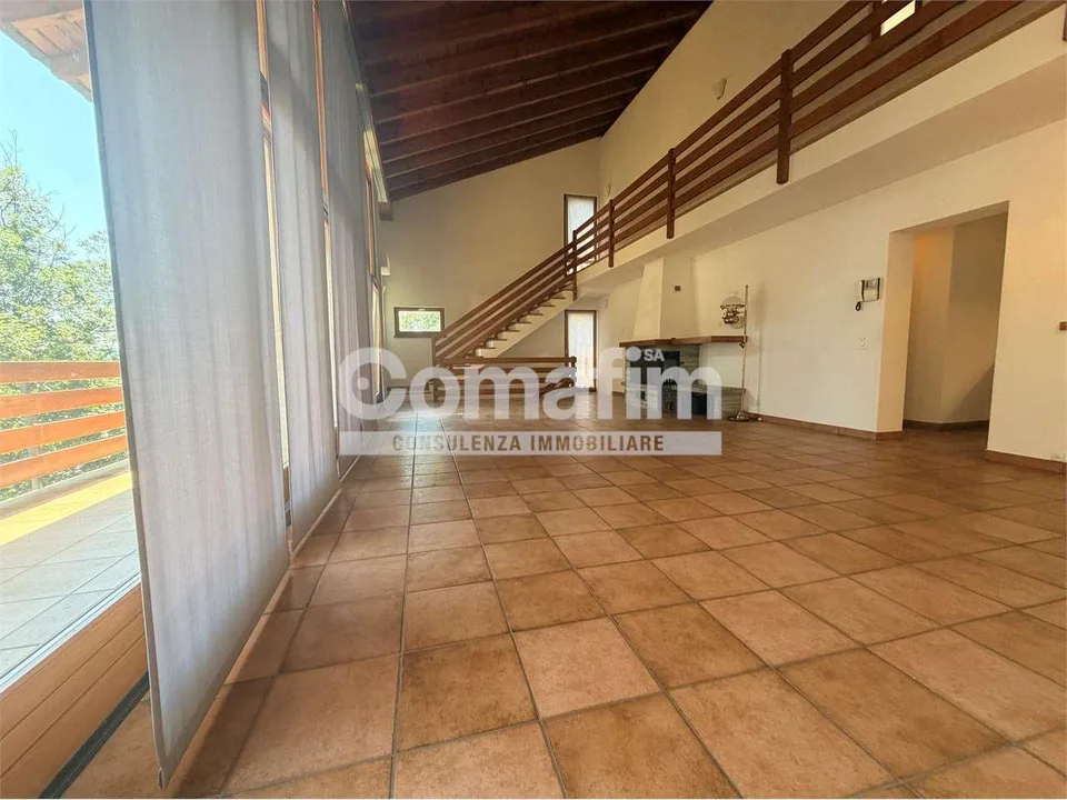 Spaziosa casa bifamiliare con giardino in zona tranquilla a Cadro – Foto 5 von 13