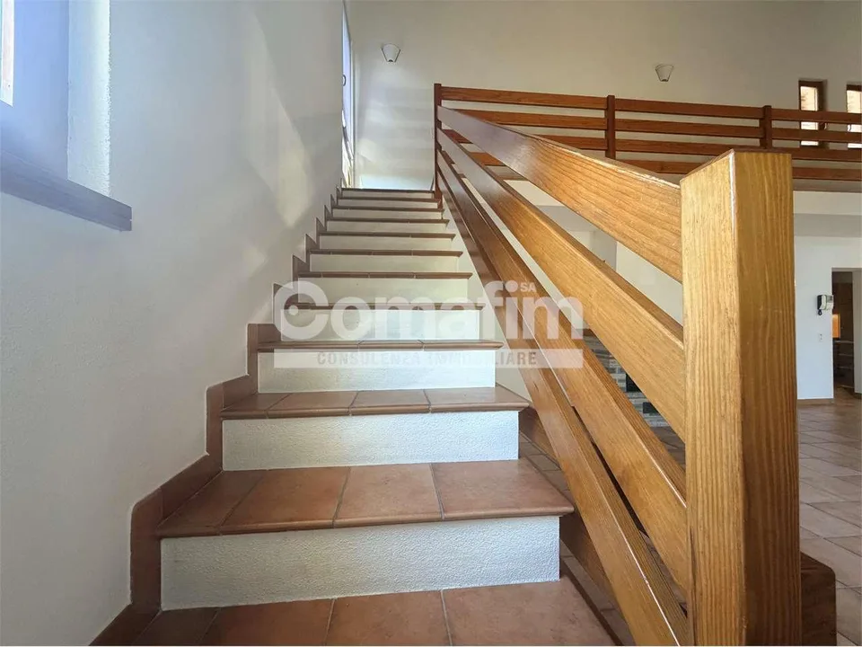 Spaziosa casa bifamiliare con giardino in zona tranquilla a Cadro – Foto 7 von 13