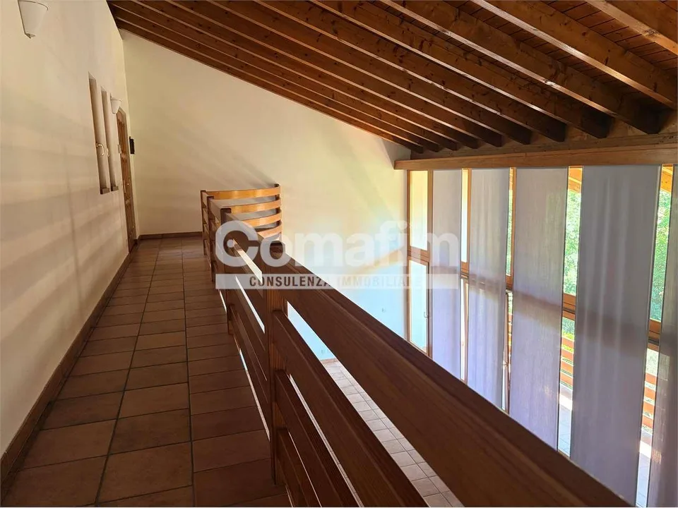 Spaziosa casa bifamiliare con giardino in zona tranquilla a Cadro – Foto 2 von 13