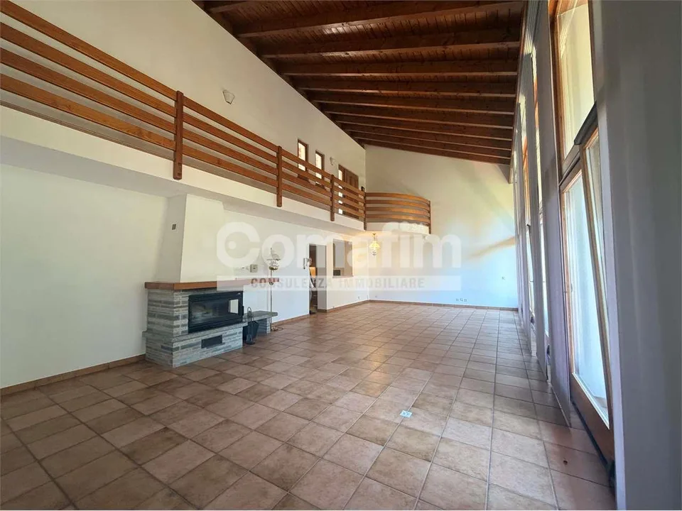 Spaziosa casa bifamiliare con giardino in zona tranquilla a Cadro – Foto 4 von 13